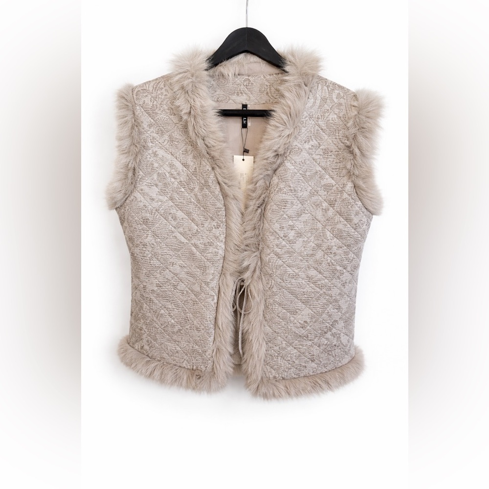 Cream Textured Vest with Faux Fur Trim – Boutique Style
